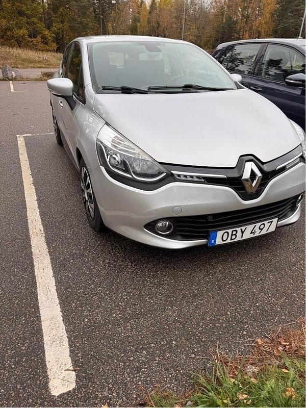Silver Begagnad 2016 Renault Clio IV Expression Halvkombi | 63 500 kr (Marknadspris) - Bild 1/3