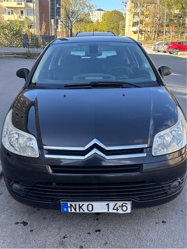 Svart Begagnad 2007 Citroën C4 Halvkombi | 29 000 kr (Lite dyr) - Bild 1/4