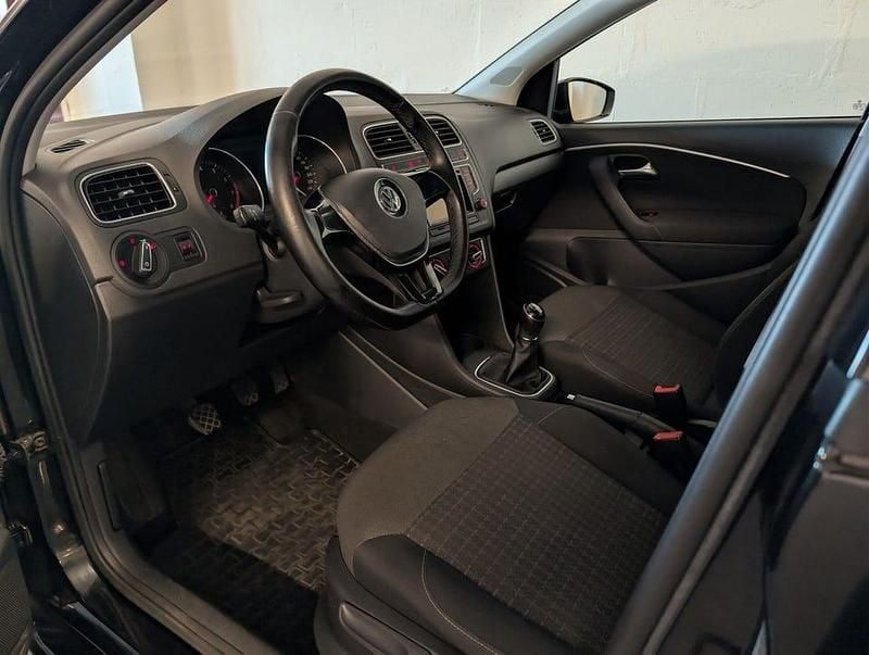 Begagnad VW Polo 90 HK (66 kW) 2016 Svart Halvkombi