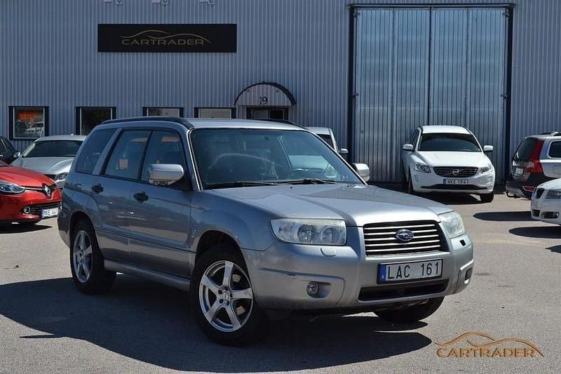 Silver Begagnad 2008 Subaru Forester SUV | 42 900 kr (Marknadspris) - Bild 1/4