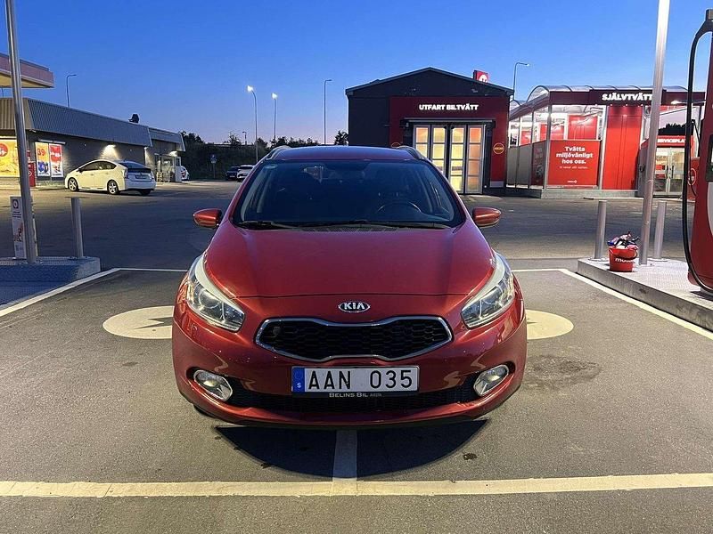 Röd Begagnad 2014 Kia Ceed Sportswagon EX Kombi | 67 000 kr (Marknadspris) - Bild 1/4