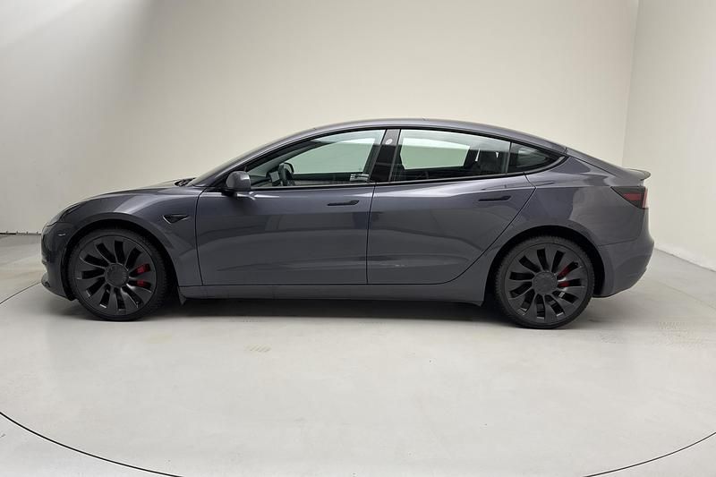 Begagnad Tesla Model 3 Performance 461 kW (627 HK) 2022 Grå Sedan