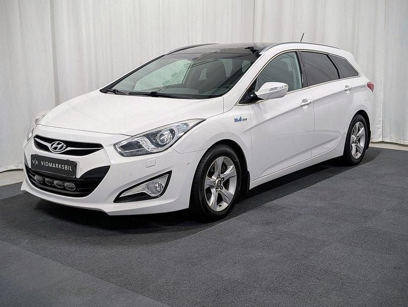 Vit Begagnad 2011 Hyundai i40 Kombi | 68 900 kr (Marknadspris) - Bild 1/4