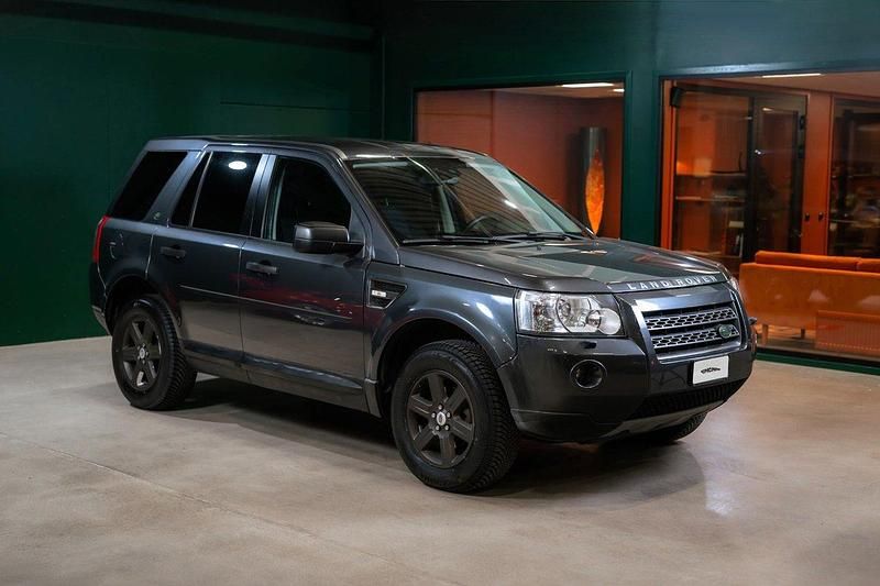 Grå Begagnad 2009 Land Rover Freelander 2 SUV | 99 900 kr (Marknadspris) - Bild 1/4