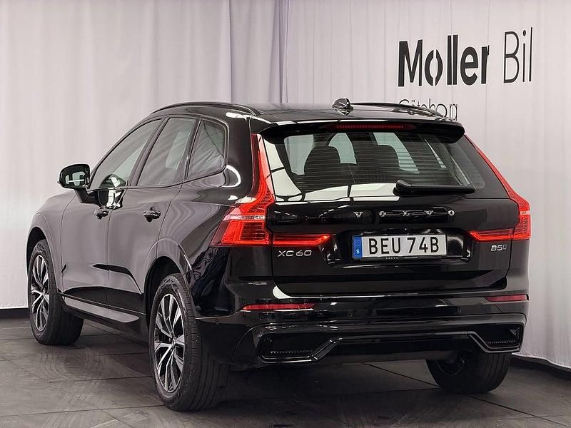 Begagnad Volvo XC60 R-Design 250 HK (183 kW) 2023 Svart SUV