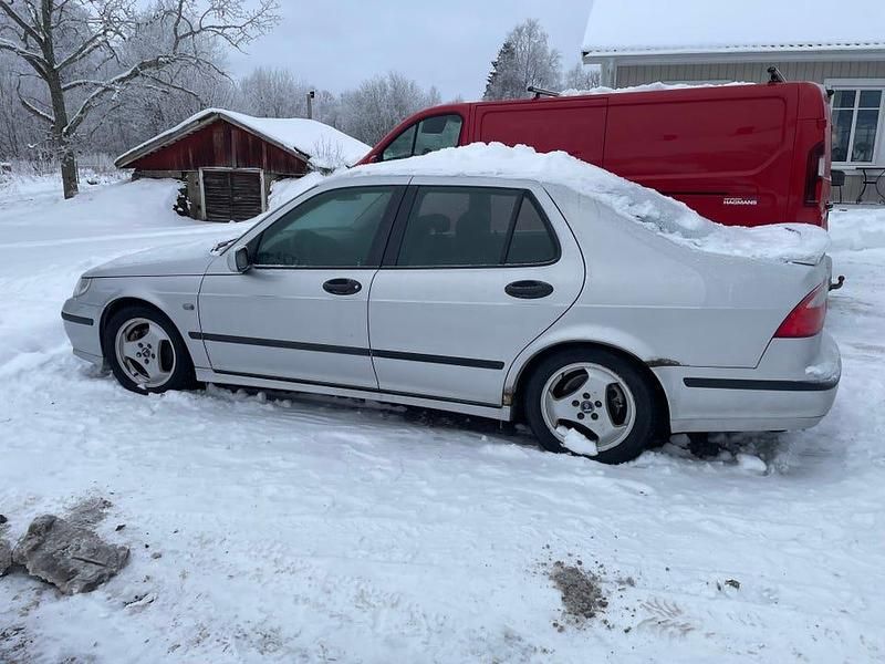 Begagnad 2002 Saab 9-5 Sedan | 17 000 kr (Marknadspris) - Bild 1/4
