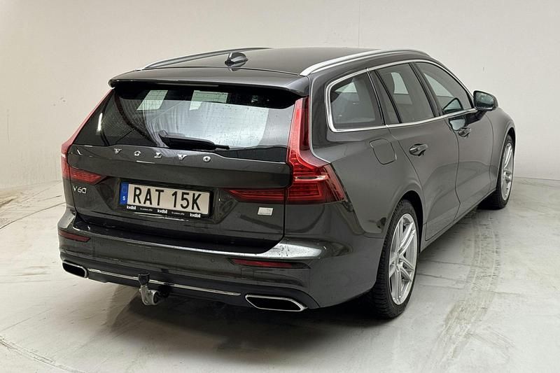 Begagnad Volvo V60 Inscription 350 HK (257 kW) 2022 Mörkgrå Kombi