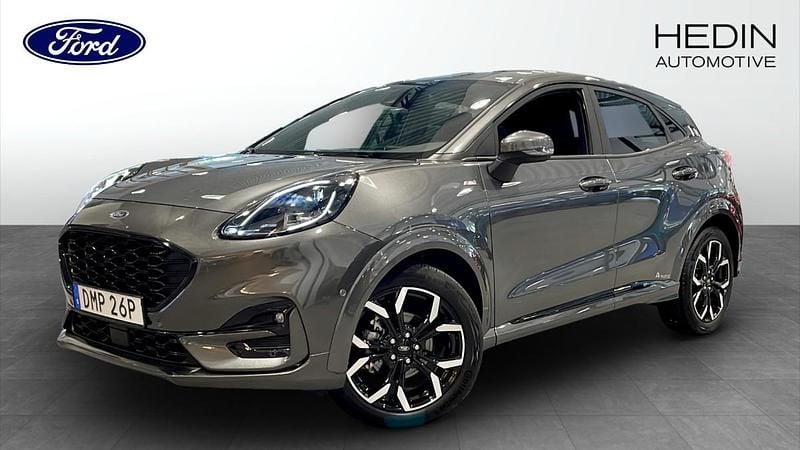 Grå (grey) Begagnad 2023 Ford Puma ST-Line X SUV | 259 900 kr (Marknadspris) - Bild 1/4