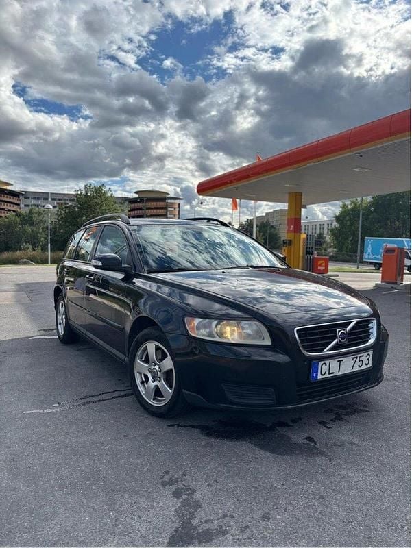 Svart Begagnad 2008 Volvo V50 Kinetic Kombi | 21 000 kr (Bra pris) - Bild 1/4