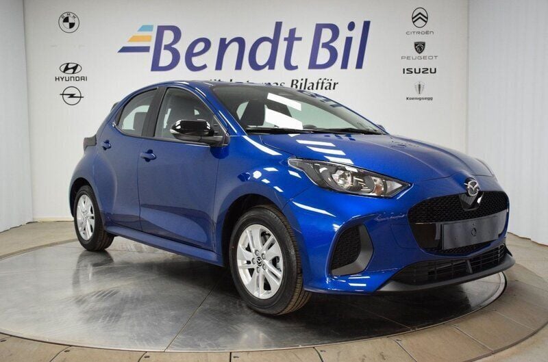 Blå Ny 2024 Mazda 2 Center-Line Halvkombi | 259 900 kr (Marknadspris) - Bild 1/3