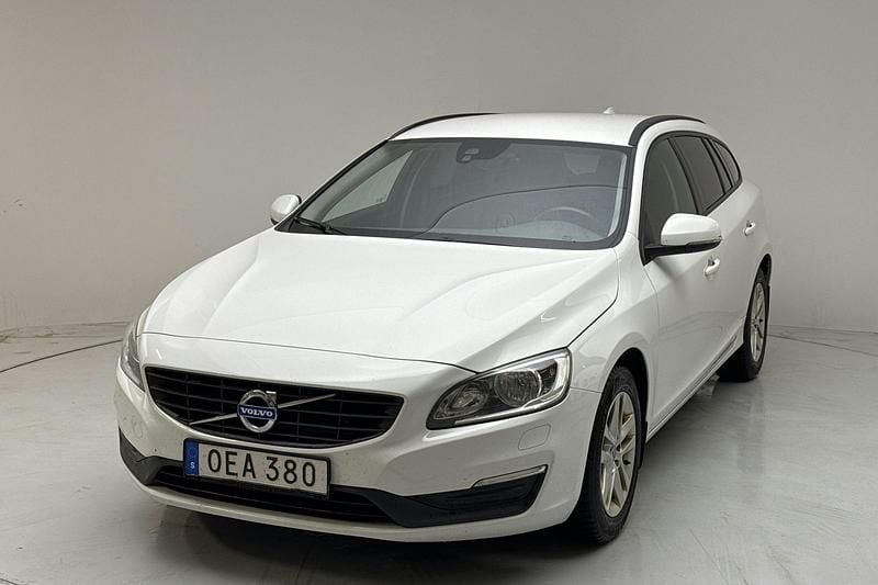Vit Begagnad 2017 Volvo V60 Kombi | 79 000 kr (Superpris) - Bild 1/4