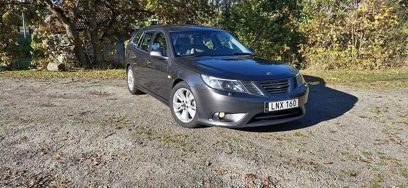 Grå Begagnad 2011 Saab 9-3 Vector Kombi | 46 500 kr (Marknadspris) - Bild 1/4