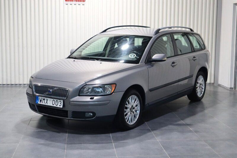 Grå Begagnad 2005 Volvo V50 Kinetic Kombi | 39 900 kr (Lite dyr) - Bild 1/4