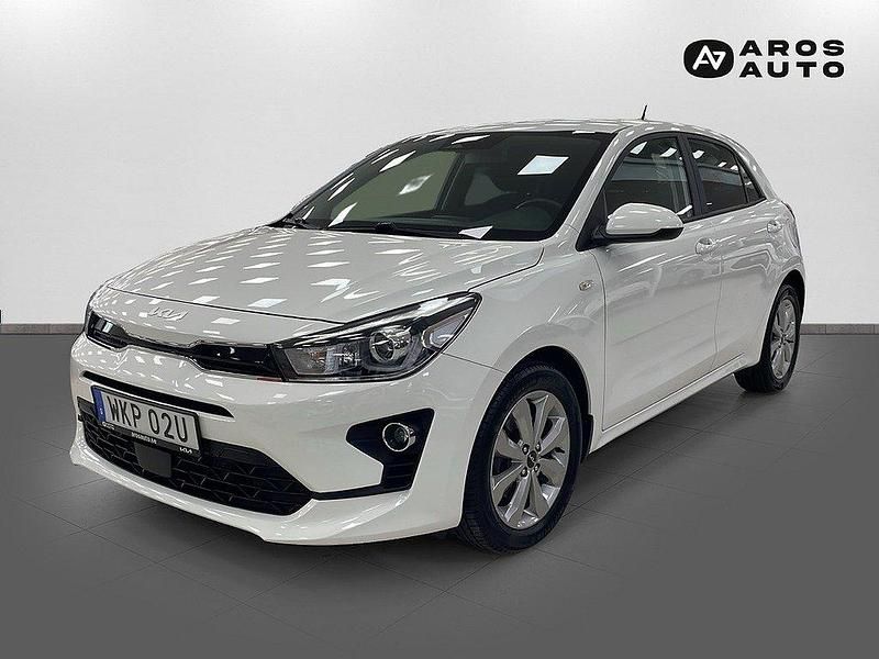 Vit Begagnad 2021 Kia Rio Advance Halvkombi | 198 900 kr (Marknadspris) - Bild 1/4