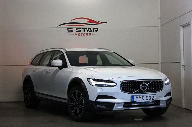 Vit Begagnad 2017 Volvo V90 CC Momentum Kombi | 189 900 kr (Lite dyr) - Bild 1/4