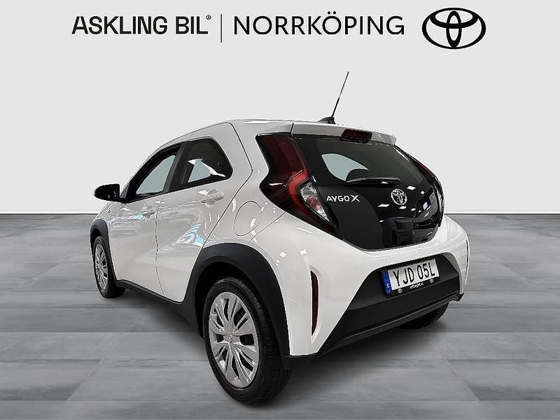 Begagnad Toyota Aygo X Play 72 HK (52 kW) 2023 Vit SUV