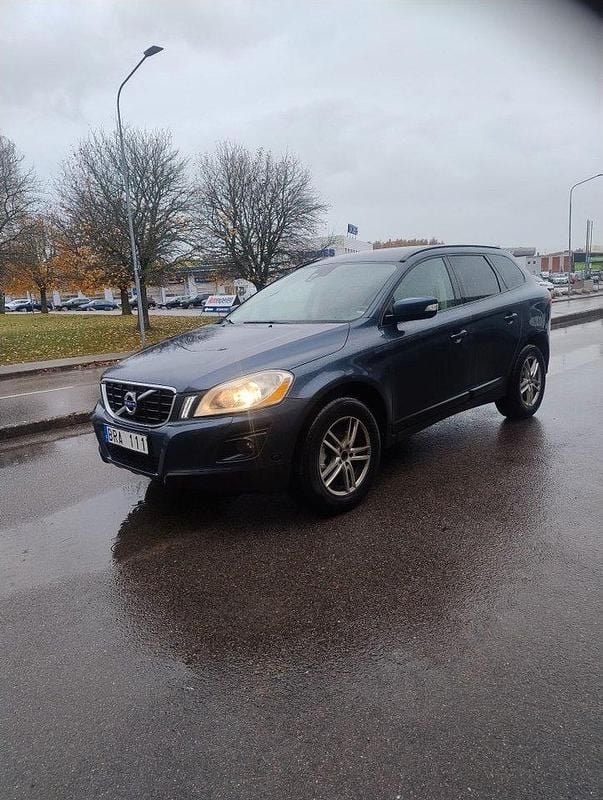 Blå Begagnad 2010 Volvo XC60 SUV | 65 900 kr (Bra pris) - Bild 1/4