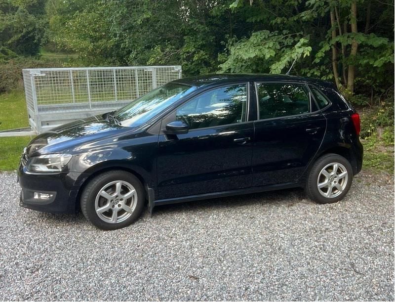Svart Begagnad 2012 VW Polo Halvkombi | 75 000 kr (Bra pris) - Bild 1/4