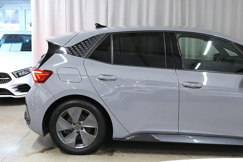 Begagnad Cupra Born 150 kW (204 HK) 2023 Vapor grå Halvkombi