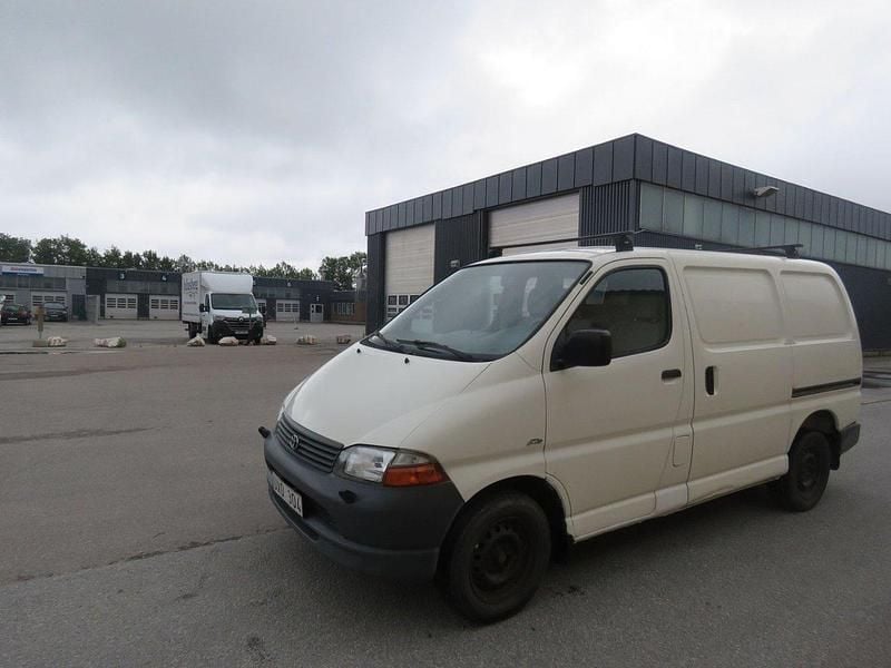 Vit Begagnad 2004 Toyota HiAce Minibuss | 39 000 kr - Bild 1/4