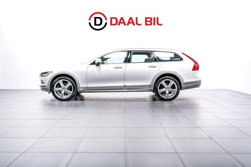 Vit Begagnad 2018 Volvo V90 CC Ocean Race Kombi | 409 700 kr - Bild 1/4