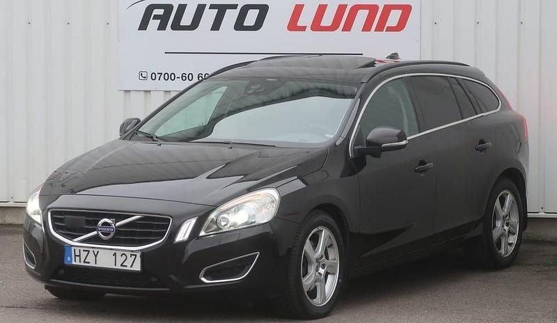 Svart Begagnad 2013 Volvo V60 Kombi | 129 900 kr (Bra pris) - Bild 1/4
