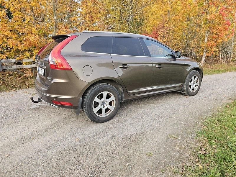 Brun Begagnad 2014 Volvo XC60 Summum SUV | 140 000 kr (Bra pris) - Bild 1/4