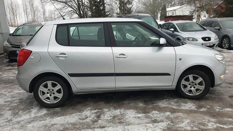 Begagnad Skoda Fabia Elegance 86 HK (63 kW) 2011 Silver