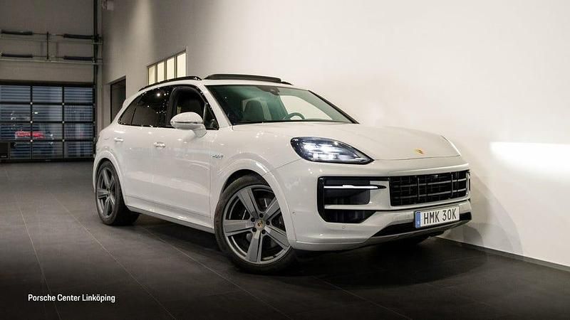 Begagnad Porsche Cayenne 305 HK (224 kW) 2023 Grå SUV