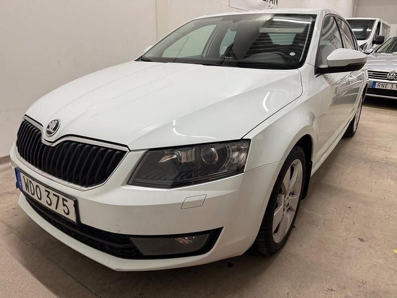 Begagnad Skoda Octavia Sport 105 HK (77 kW) 2015 Vit Halvkombi