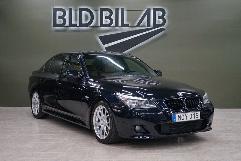 Svart Begagnad 2009 BMW 525 M Sport Sedan | 154 900 kr (Marknadspris) - Bild 1/4