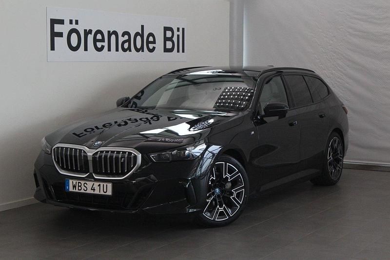 Svart Begagnad 2024 BMW i5 M Sport Sedan | 709 000 kr - Bild 1/4