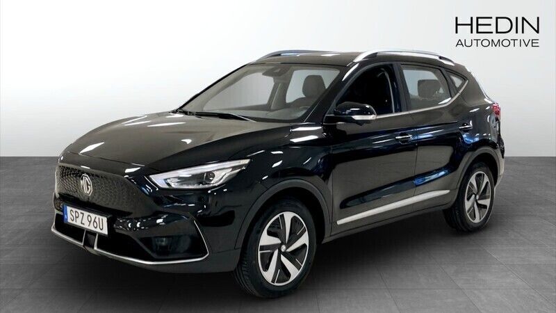 Svart (black) Begagnad 2022 MG ZS Luxury Sedan | 244 900 kr (Superpris) - Bild 1/4