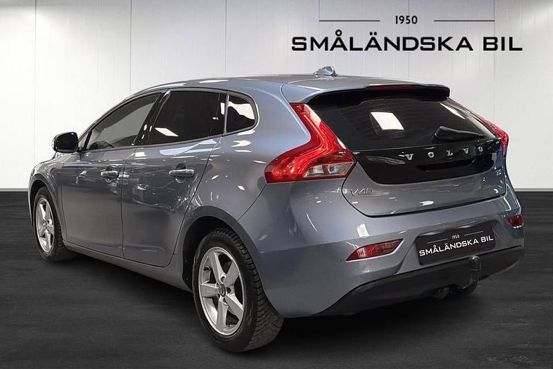 Begagnad Volvo V40 Kinetic 122 HK (89 kW) 2016 Ljusblå Halvkombi