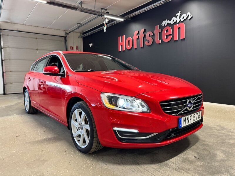 Röd Begagnad 2014 Volvo V60 Summum Kombi | 139 900 kr (Marknadspris) - Bild 1/4
