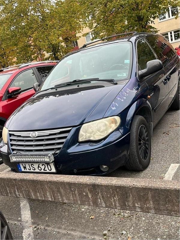 Blå Begagnad 2005 Chrysler Grand Voyager Minibuss | 27 000 kr (Bra pris) - Bild 1/4