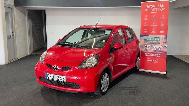 Röd Begagnad 2007 Toyota Aygo Halvkombi | 34 900 kr (Marknadspris) - Bild 1/4