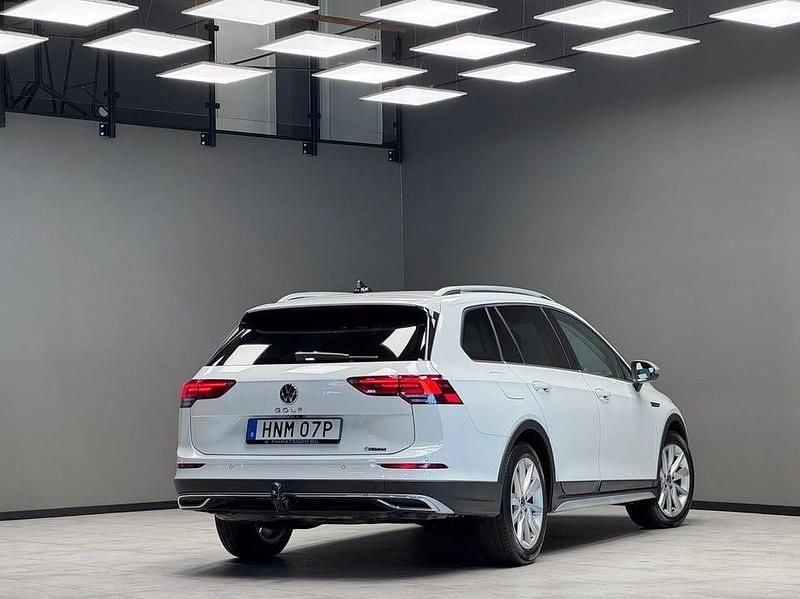Begagnad VW Golf Alltrack 200 HK (147 kW) 2022 Vit Kombi