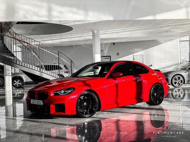 Röd Begagnad 2023 BMW M2 Comfort Edition Sportkupé | 729 000 kr (Marknadspris) - Bild 1/4