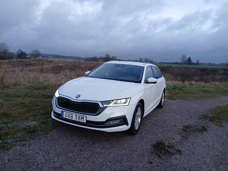 Begagnad 2021 Skoda Octavia Business Line Kombi | 249 000 kr (Marknadspris) - Bild 1/4