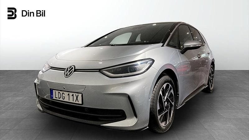 Silver Begagnad 2024 VW ID.3 Pro Performance Halvkombi | 349 900 kr (Marknadspris) - Bild 1/4
