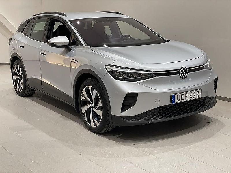 Scale silver metallic Begagnad 2023 VW ID.4 Pro Performance SUV | 304 900 kr (Marknadspris) - Bild 1/3
