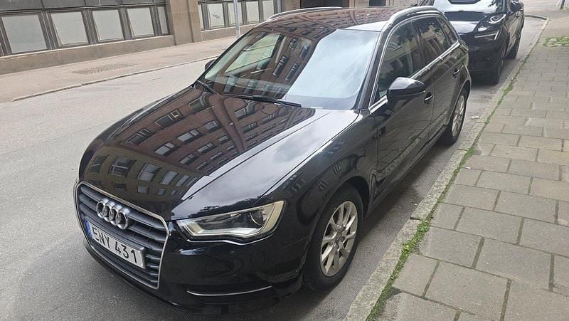 Svart Begagnad 2015 Audi A3 Sportback Attraction Halvkombi | 88 000 kr (Bra pris) - Bild 1/3