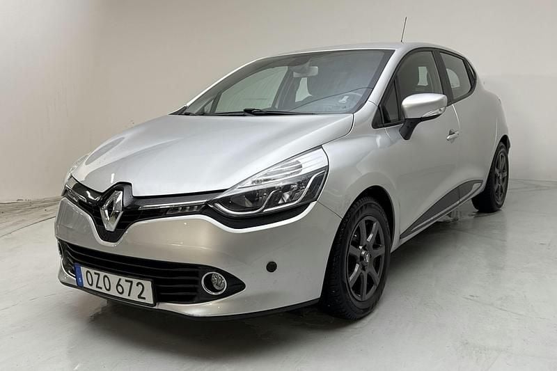 Silver Begagnad 2016 Renault Clio IV Dynamique | 89 800 kr (Marknadspris) - Bild 1/4