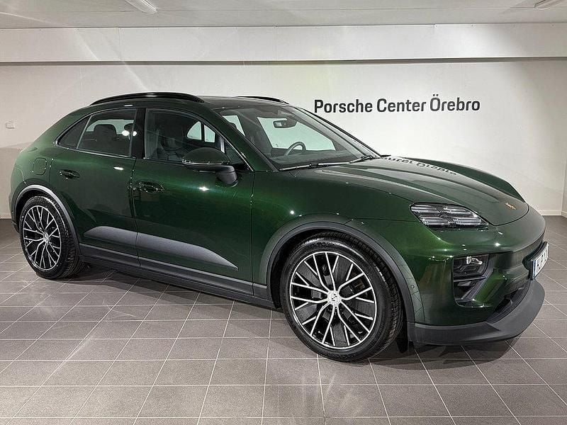 Mörkgrön Ny 2025 Porsche Macan SUV | 989 000 kr - Bild 1/4
