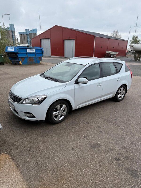 Vit Begagnad 2011 Kia Ceed Sportswagon Kombi | 34 500 kr (Marknadspris) - Bild 1/3