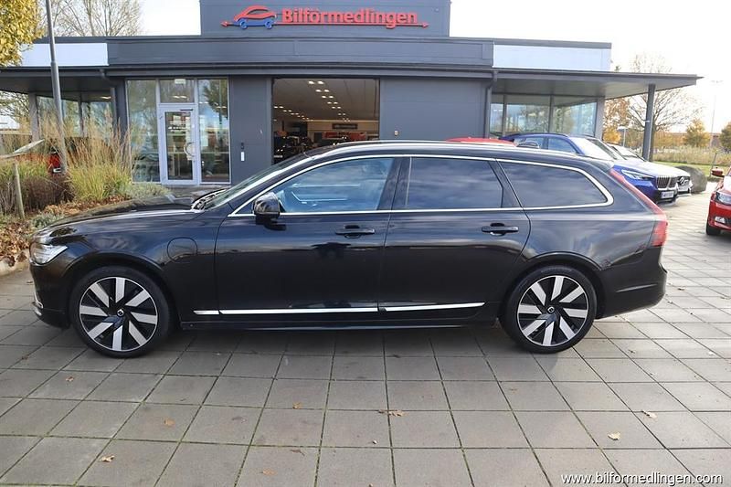 Svart Begagnad 2023 Volvo V90 Core Kombi | 379 900 kr (Marknadspris) - Bild 1/4