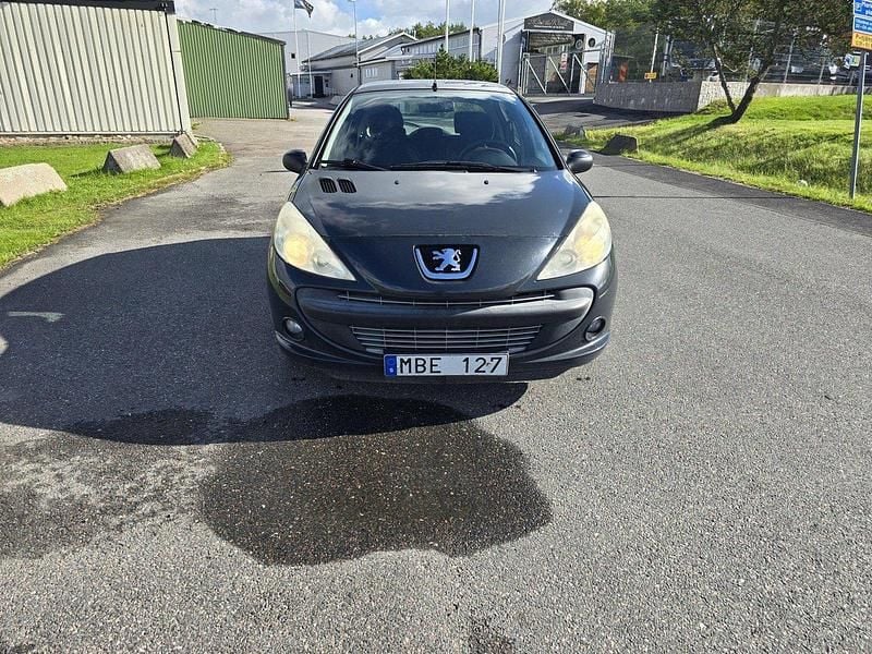 Grå Begagnad 2011 Peugeot 206+ Halvkombi | 25 000 kr - Bild 1/4