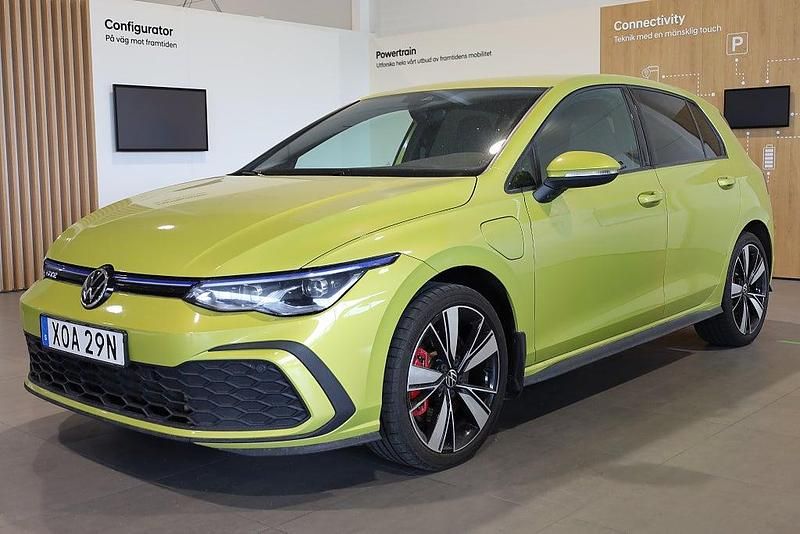 Gul Begagnad 2021 VW Golf VII GTE | 269 800 kr (Dyr) - Bild 1/3