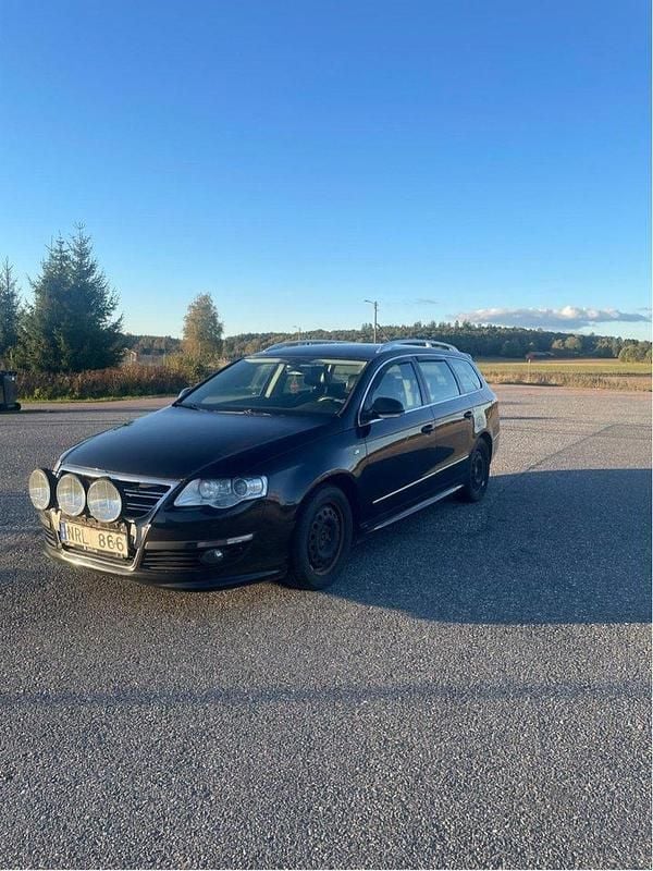 Svart Begagnad 2010 VW Passat Sportline Kombi | 25 000 kr (Marknadspris) - Bild 1/4